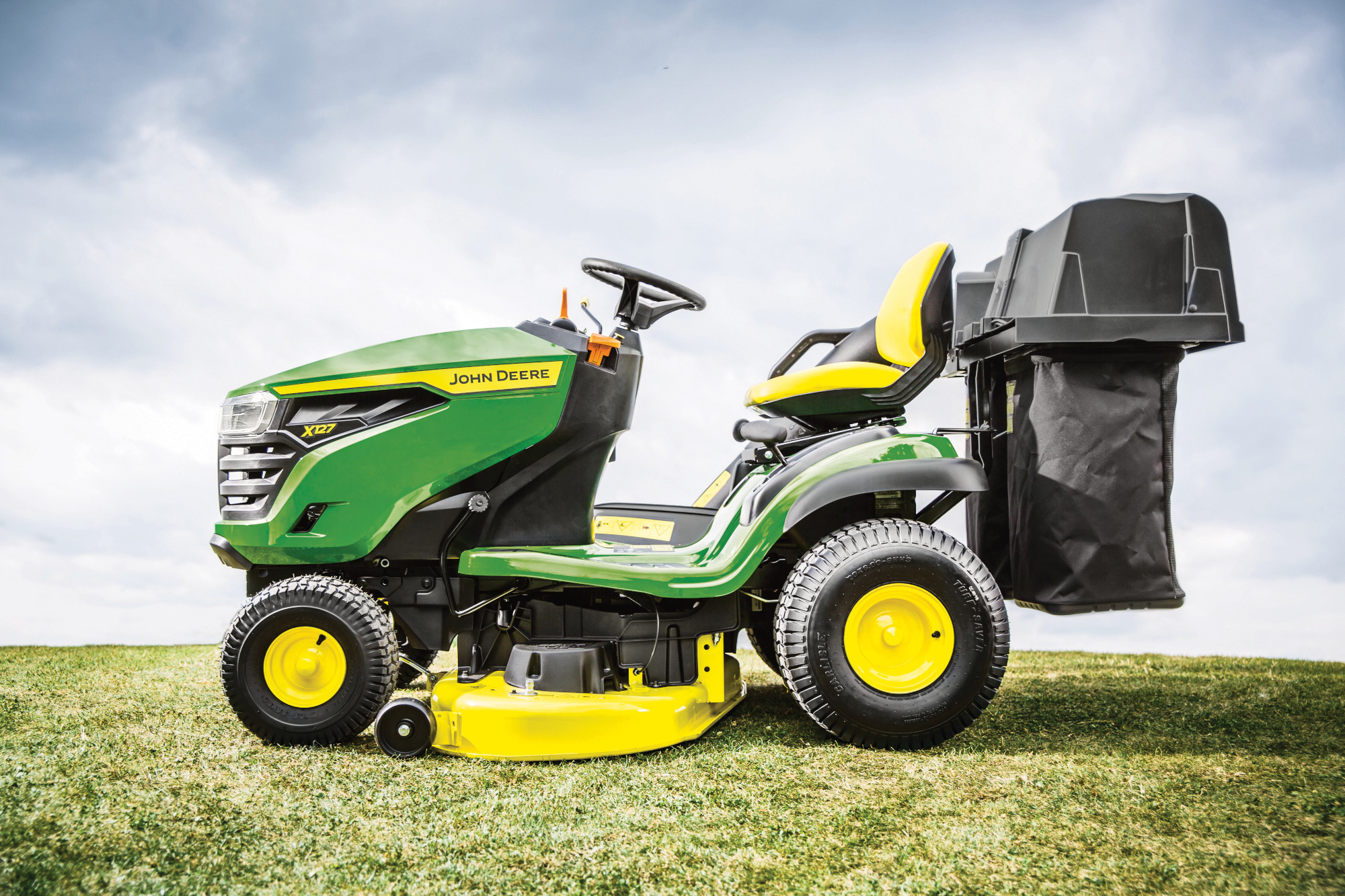 John Deere updates ride-on mowers for 2021