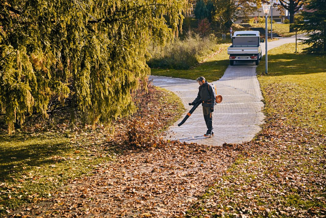 STIHL’S MOST POWERFUL BATTERY-POWERED LEAF BLOWER