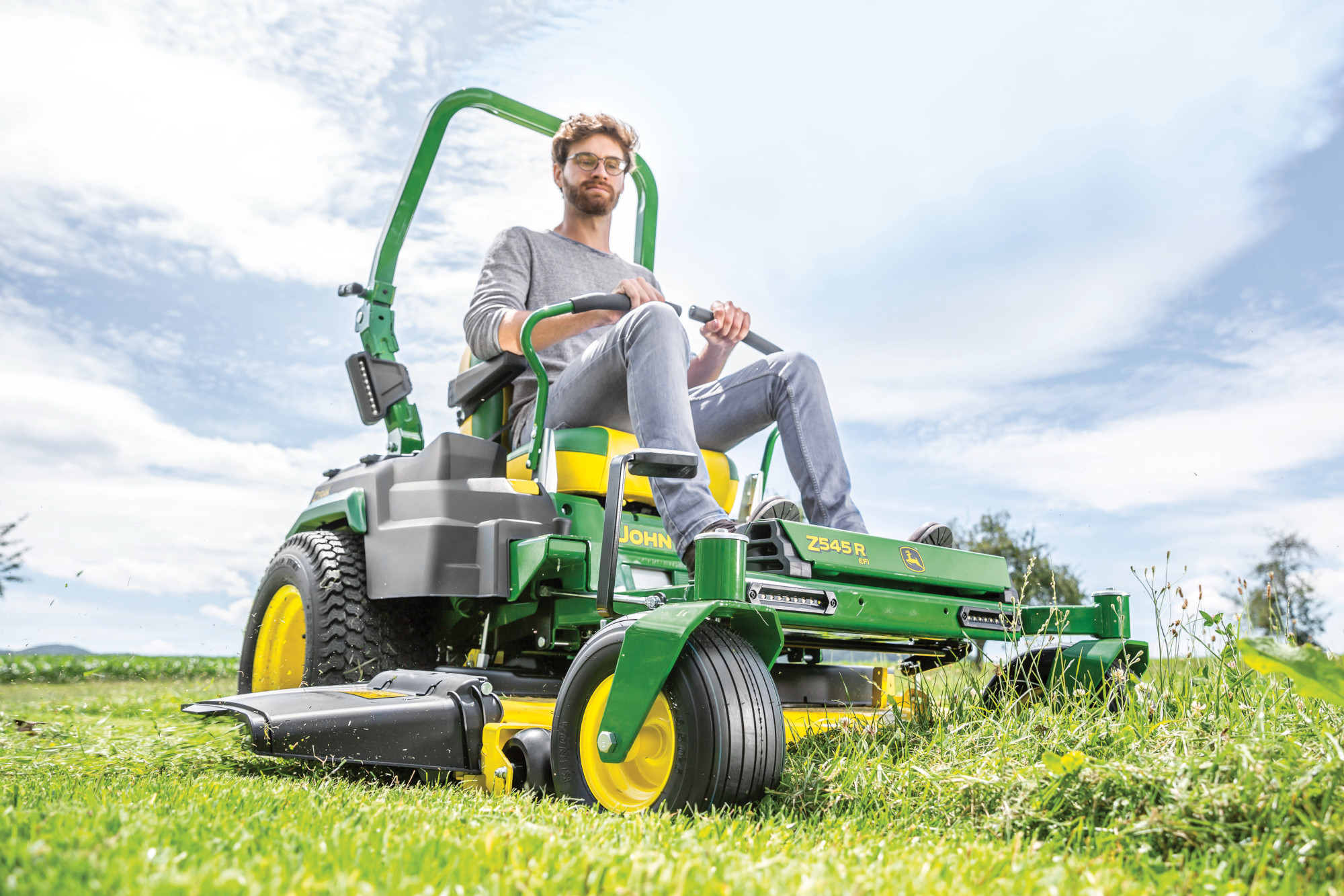 John Deere updates ride-on mowers for 2021