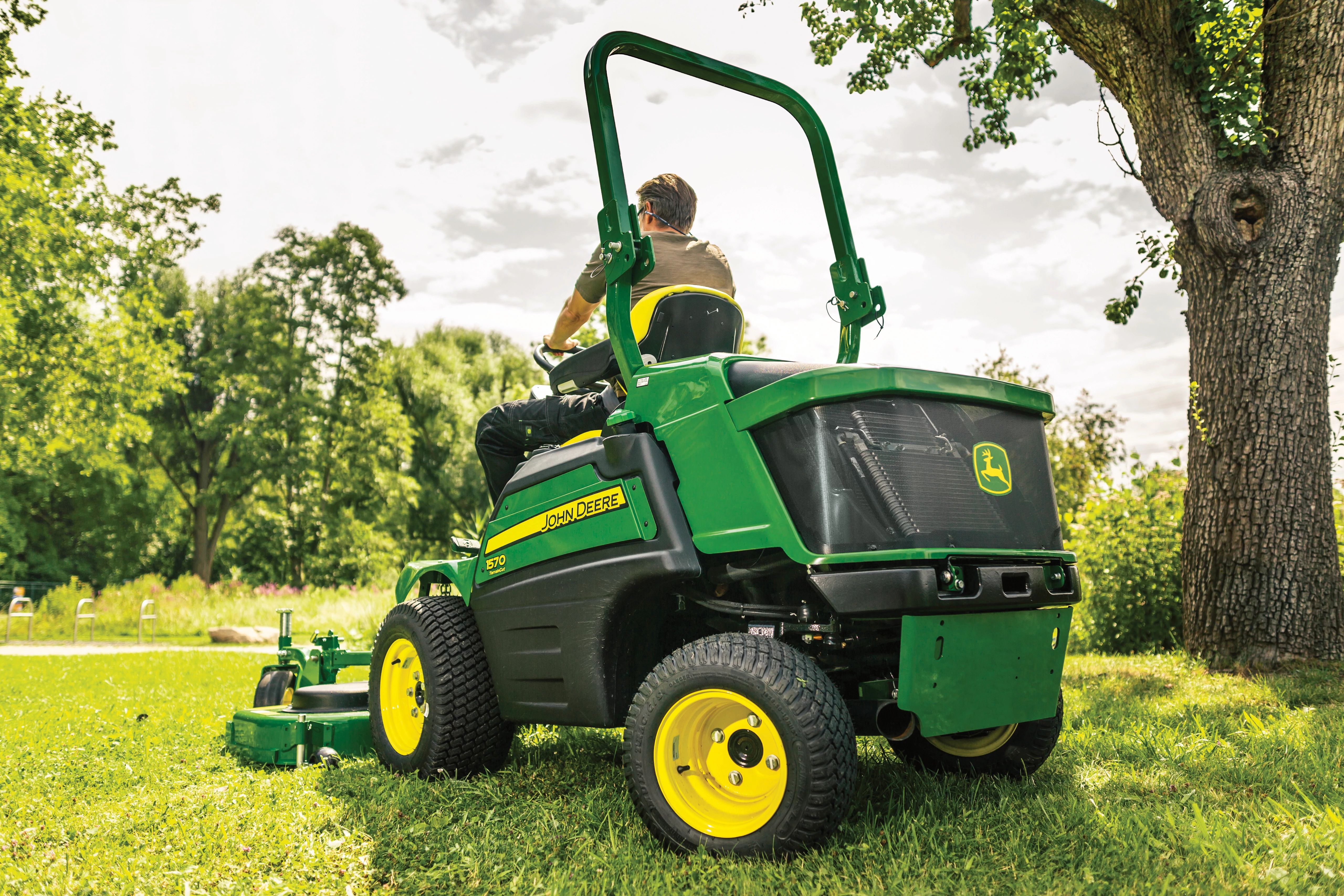 The John Deere 1570 commercial front mower for groundcare operators