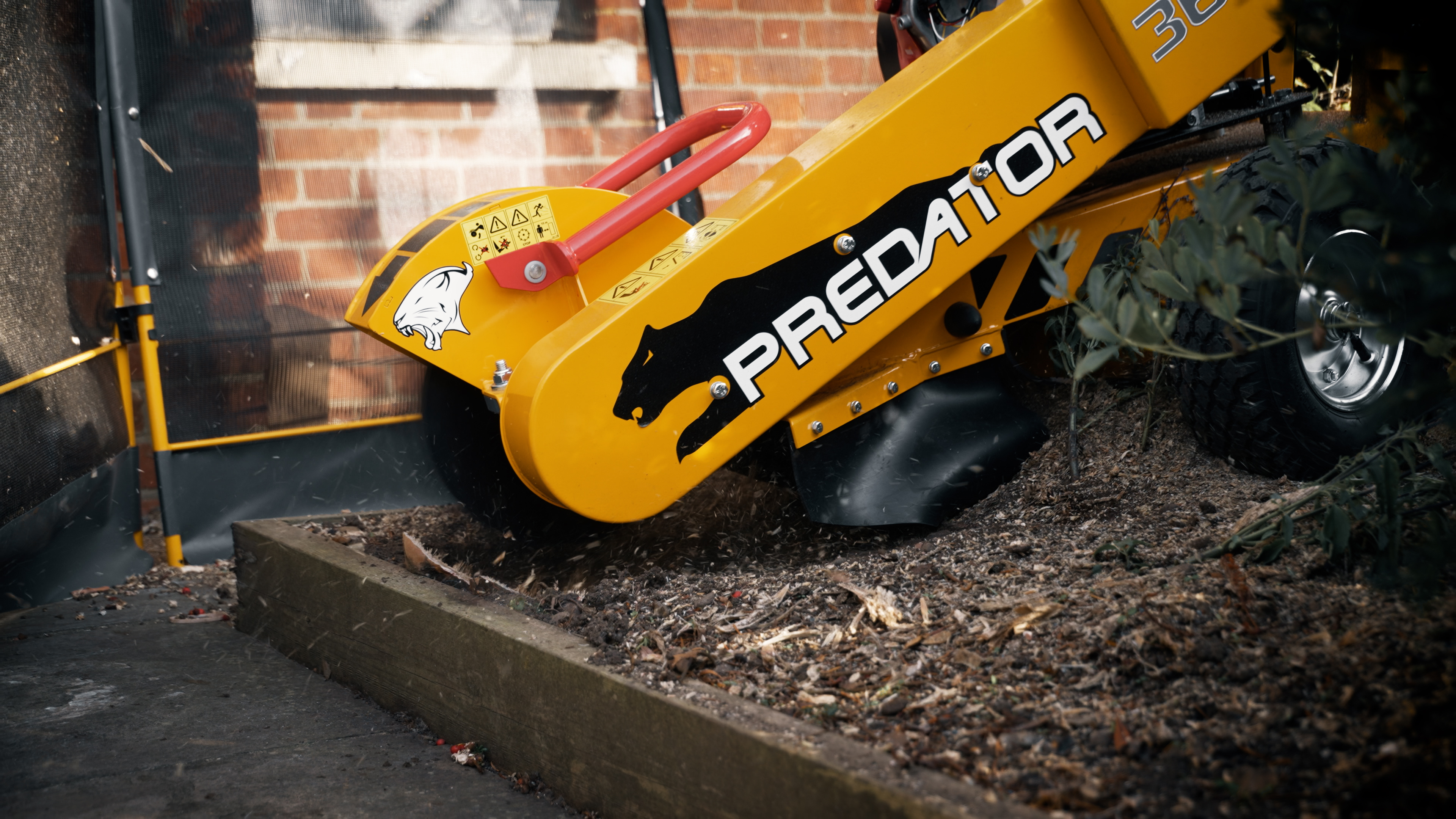 Predator 360 narrow access stump grinder