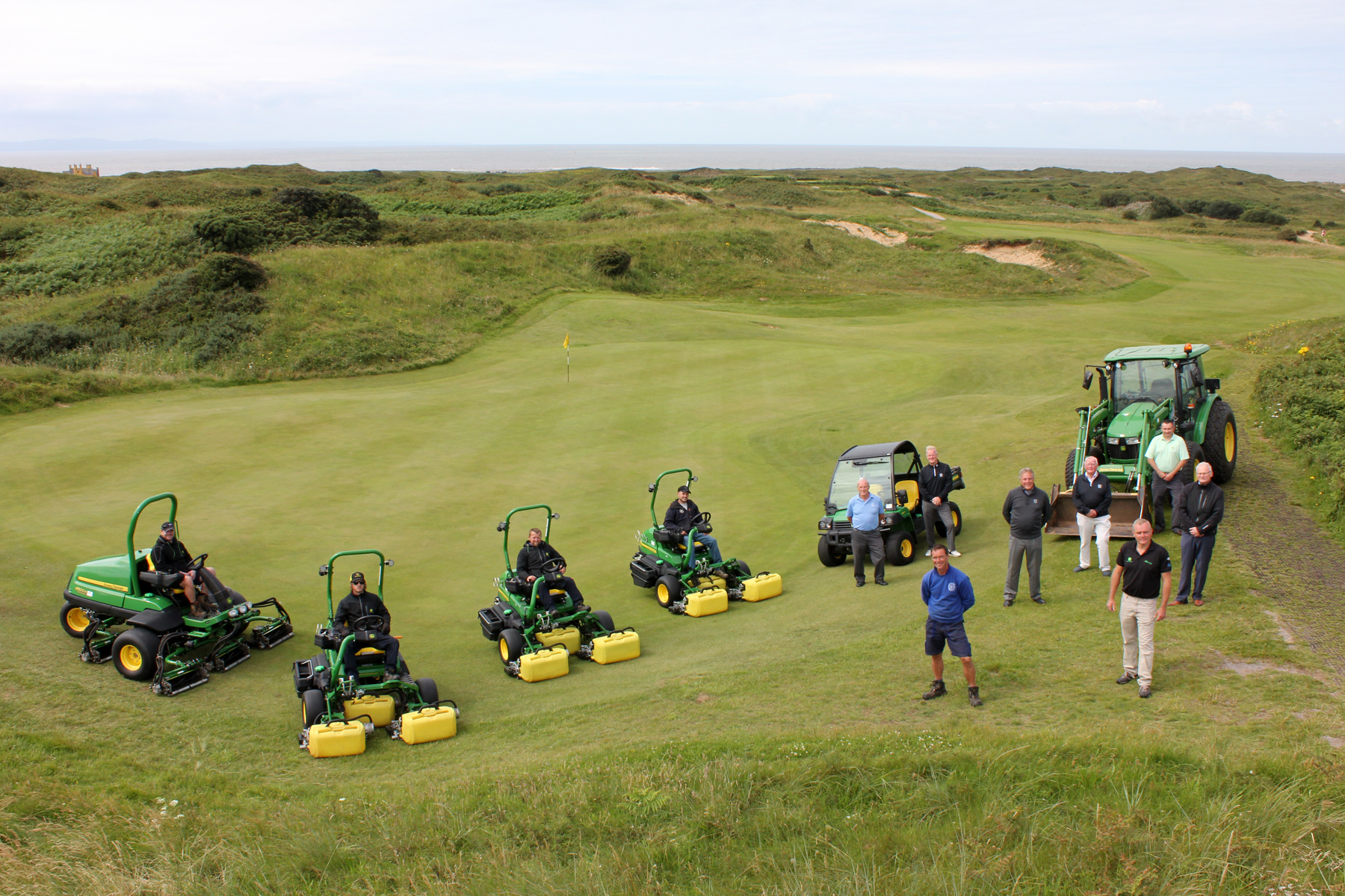 Pyle & Kenfig Golf Club put in the first UK order for three new John Deere 2750E hybrid electric triplex mowers, supplied by local dealer Powercut.