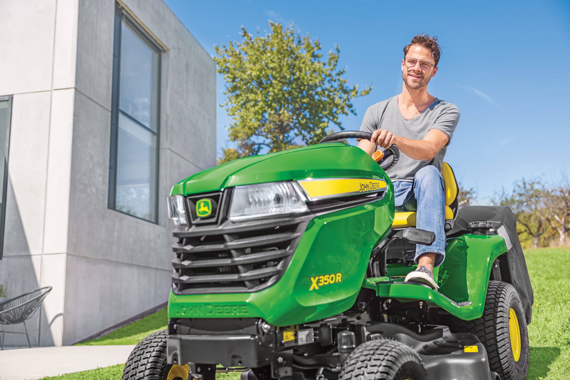 A buyers guide to ride on lawn mowers