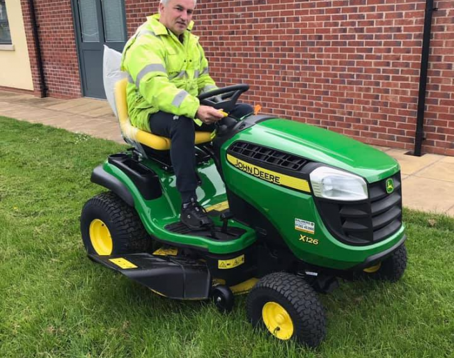 John Deere X100 series - the 'big' little tractor