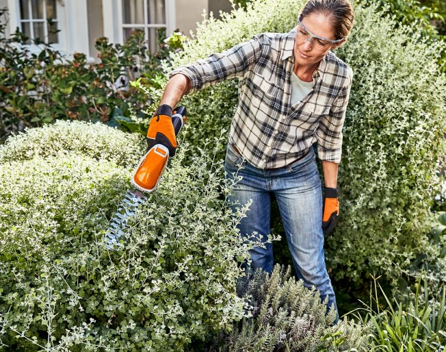 Spring Season Giveaway! Stihl HSA 26 shears