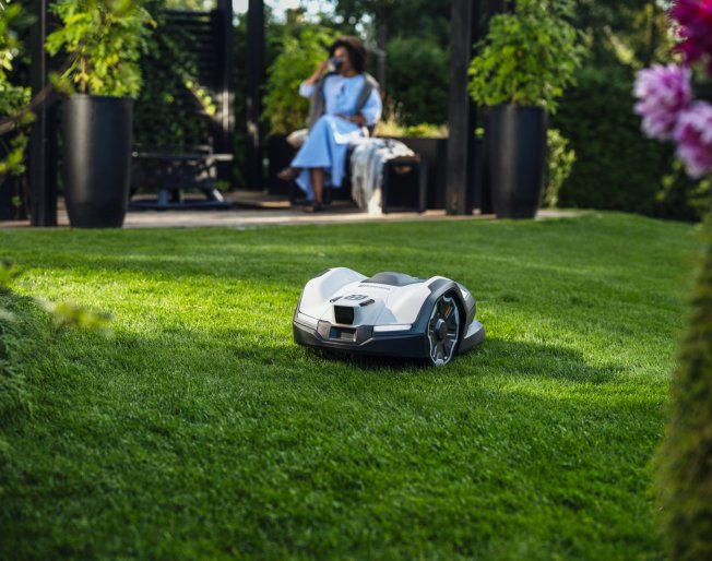 New for 2026! Husqvarna Automower® 405VE / 410VE NERA