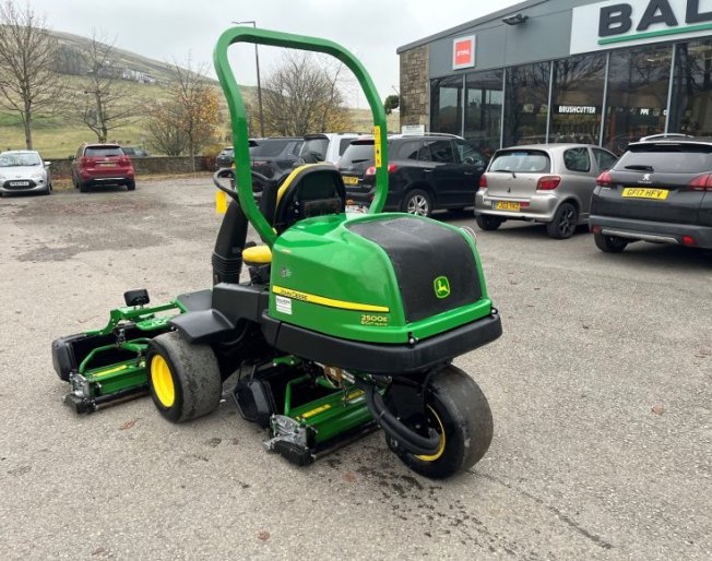 Used John Deere 2500 Greens Mower Used John Deere 2500 Greens Mower