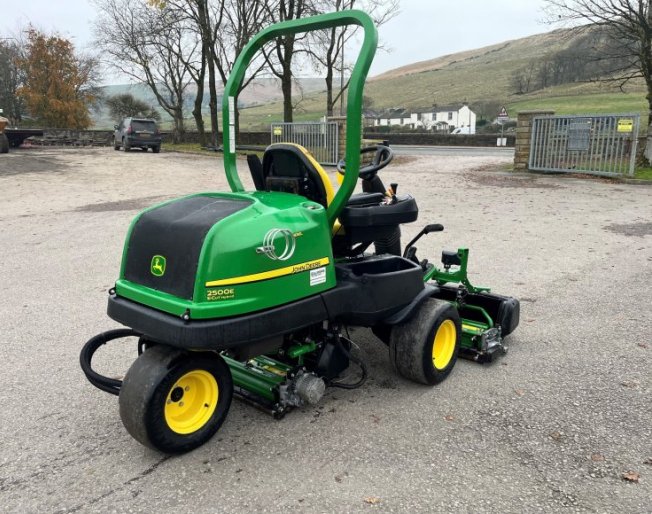 Used John Deere 2500 Greens Mower Used John Deere 2500 Greens Mower