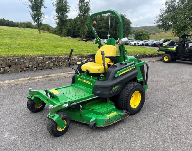 John Deere 997R Zero Turn Mower John Deere 997R Zero Turn Mower