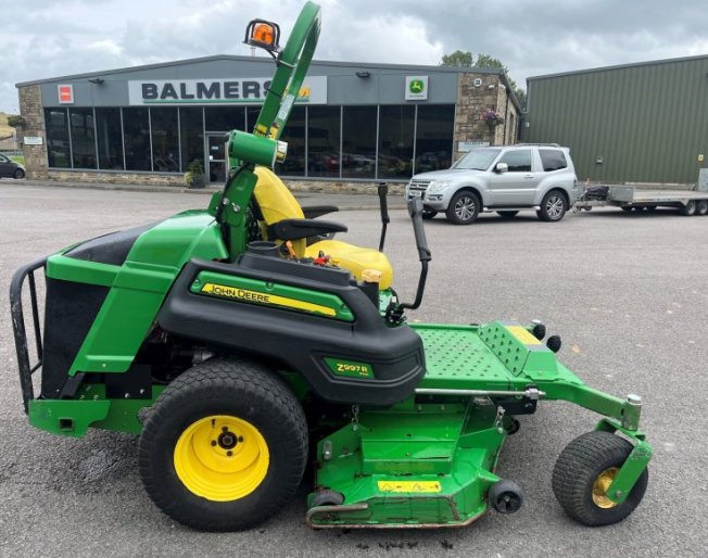 John Deere 997R Zero Turn Mower John Deere 997R Zero Turn Mower