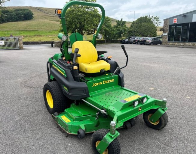 John Deere 997R Zero Turn Mower John Deere 997R Zero Turn Mower