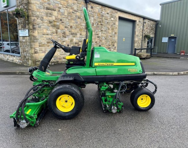 Used John Deere 7700A Fairway Mower Used John Deere 7700A Fairway Mower