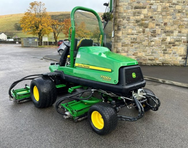 Used John Deere 7700A Fairway Mower Used John Deere 7700A Fairway Mower