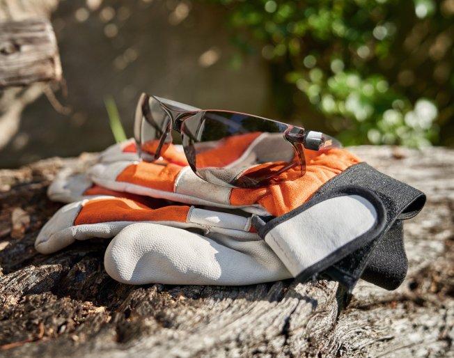 Don’t forget to purchase your chainsaw safety equipment: Chainsaw PPE Don’t forget to purchase your chainsaw safety equipment: Chainsaw PPE