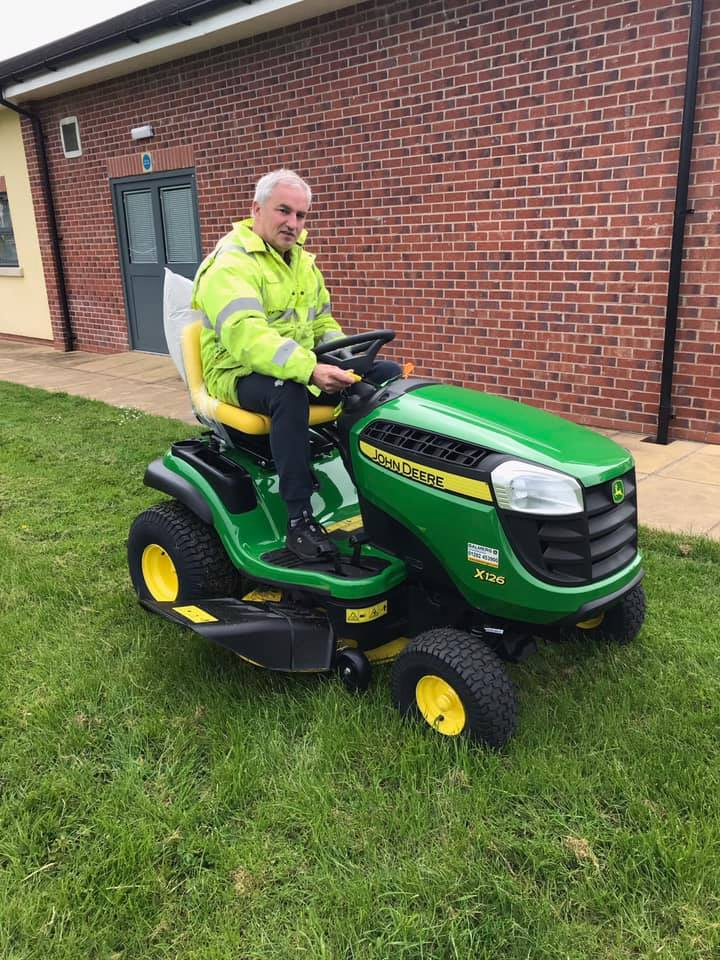 John deere 126 ride on mower hot sale