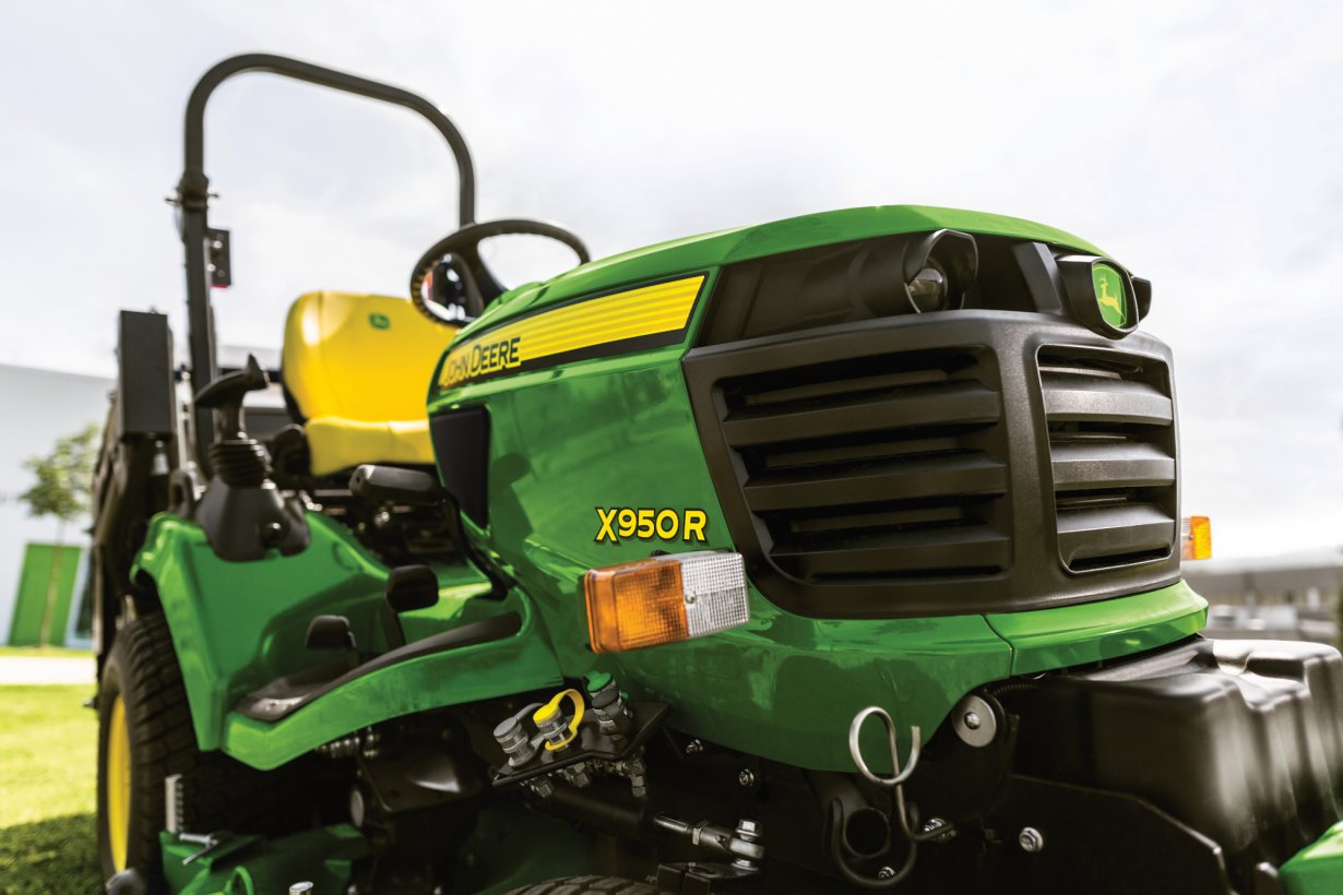 John Deere X950R Diesel Mowing Tractor John Deere X950R Diesel Mowing Tractor