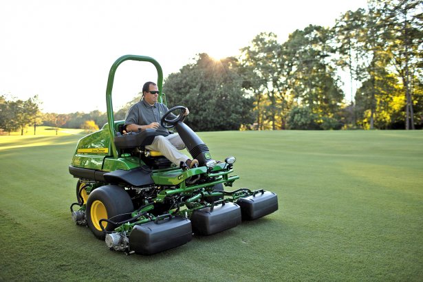 The new John Deere 6080A in action
