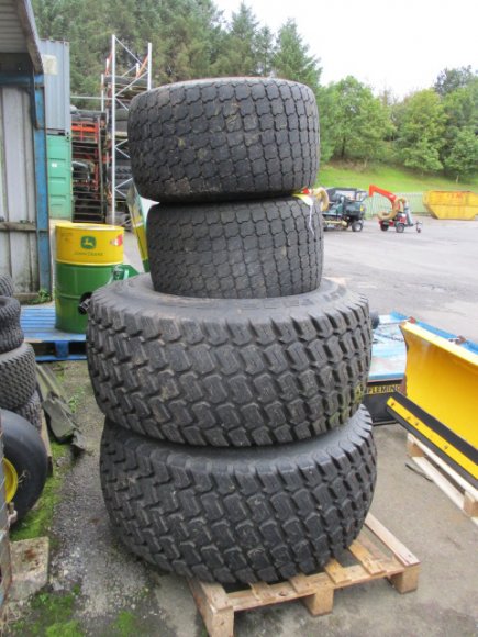 John Deere Wheels and Turf Tyres (set)