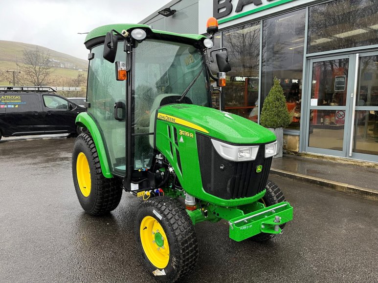 John Deere 3039R Compact Tractor 