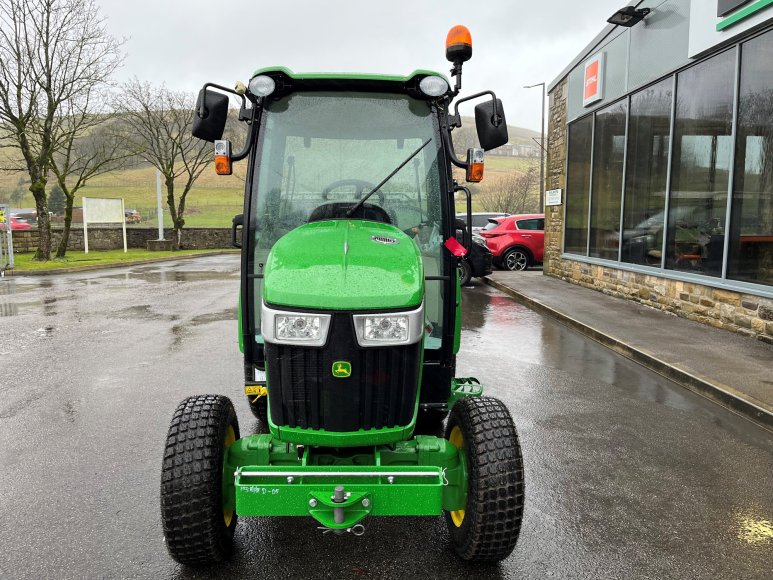 John Deere 3039R Compact Tractor 