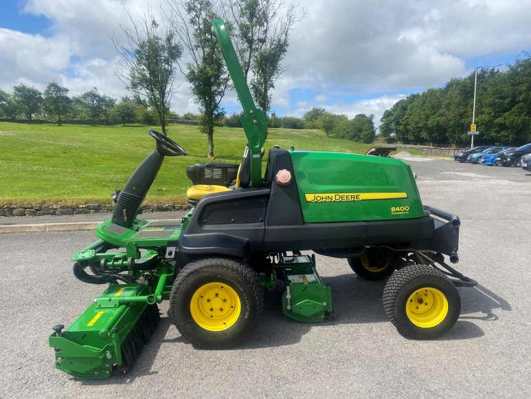 John Deere 8400 Triple Mower
