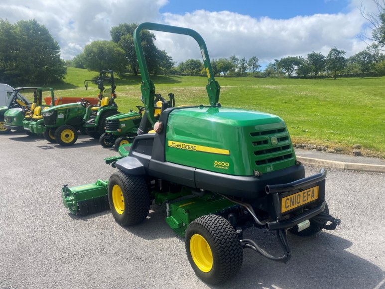 John Deere 8400 Triple Mower