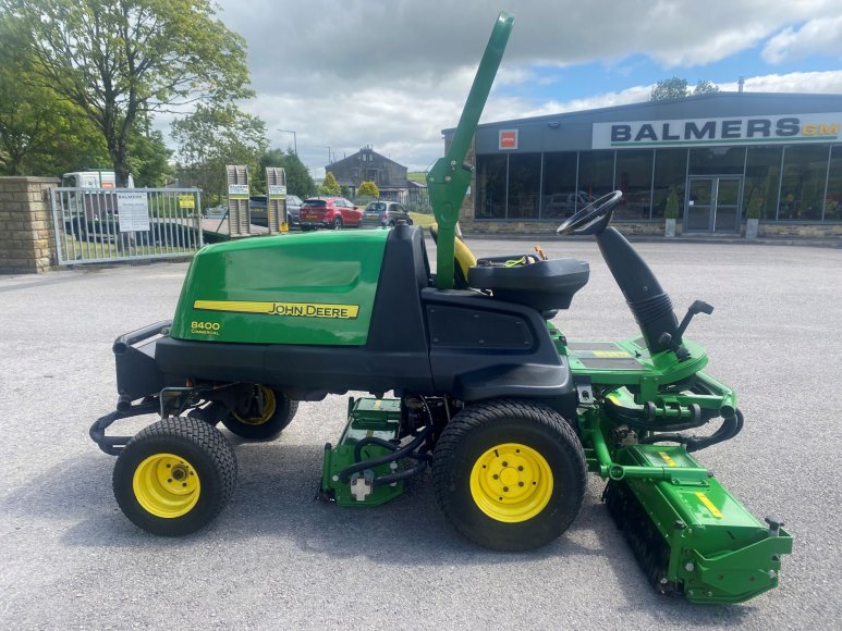 John Deere 8400 Triple Mower