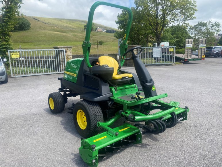 John Deere 8400 Triple Mower