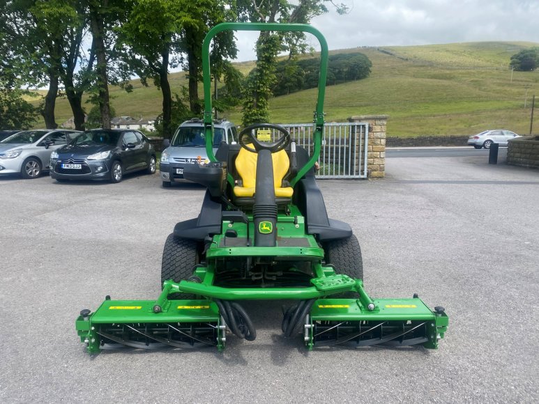 John Deere 8400 Triple Mower