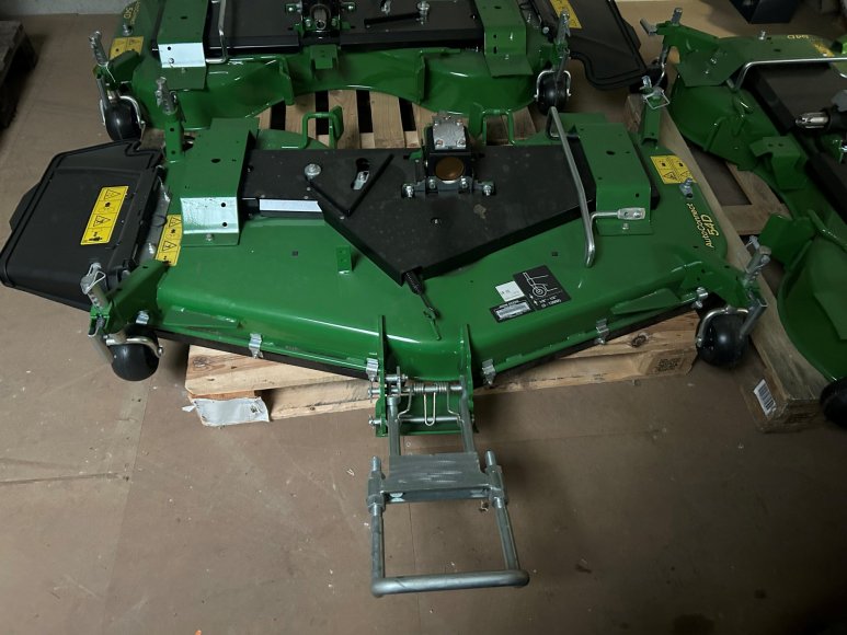John Deere 1026R 54" Cutting Deck 