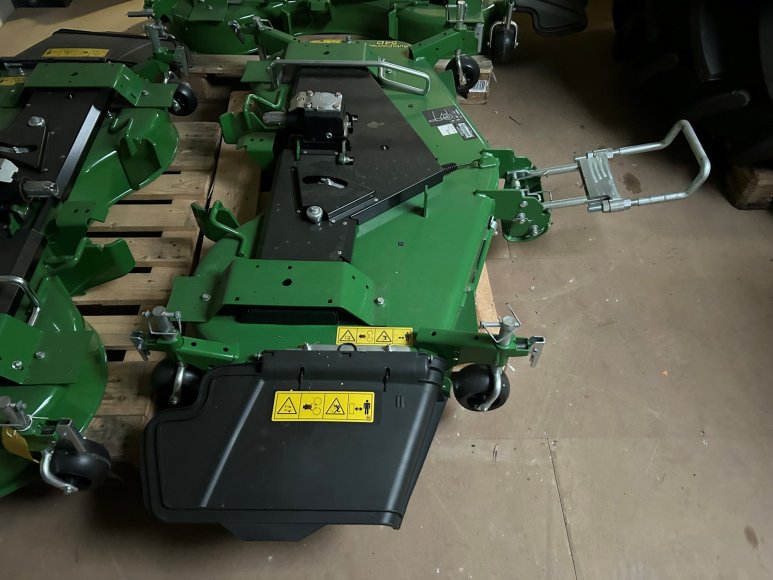 John Deere 1026R 54" Cutting Deck 