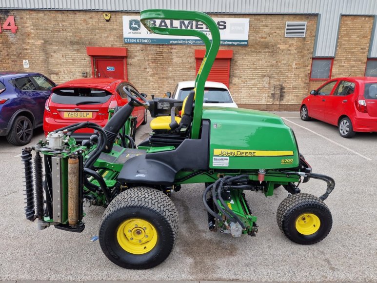 John Deere 8700 Fairway Mower