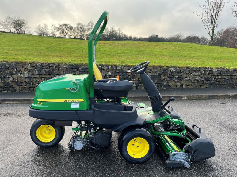 John Deere 2500E Greens Mower