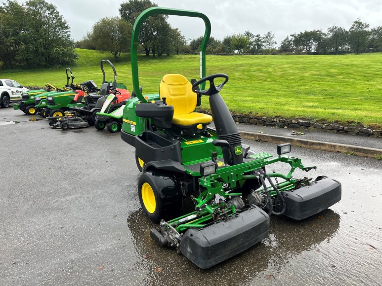 John Deere 2500E Greens Mower