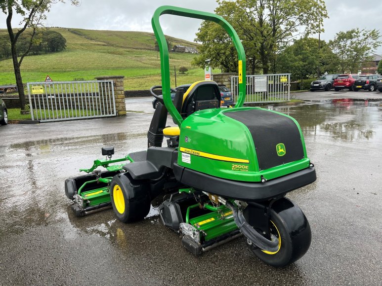 John Deere 2500E Greens Mower