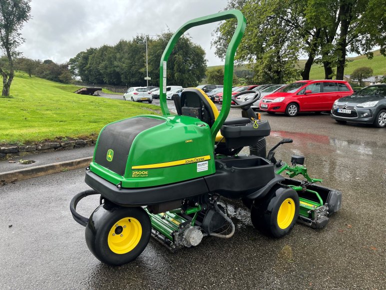 John Deere 2500E Greens Mower