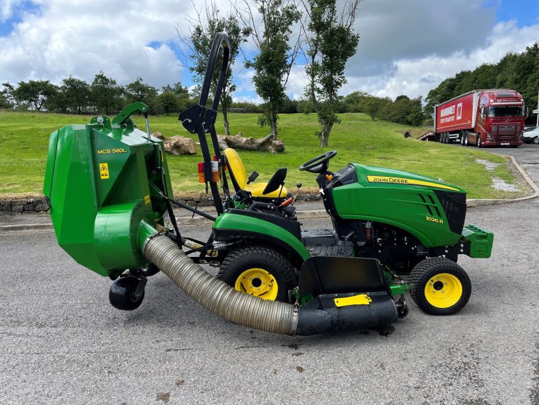 John Deere 1026R Compact Tractor 