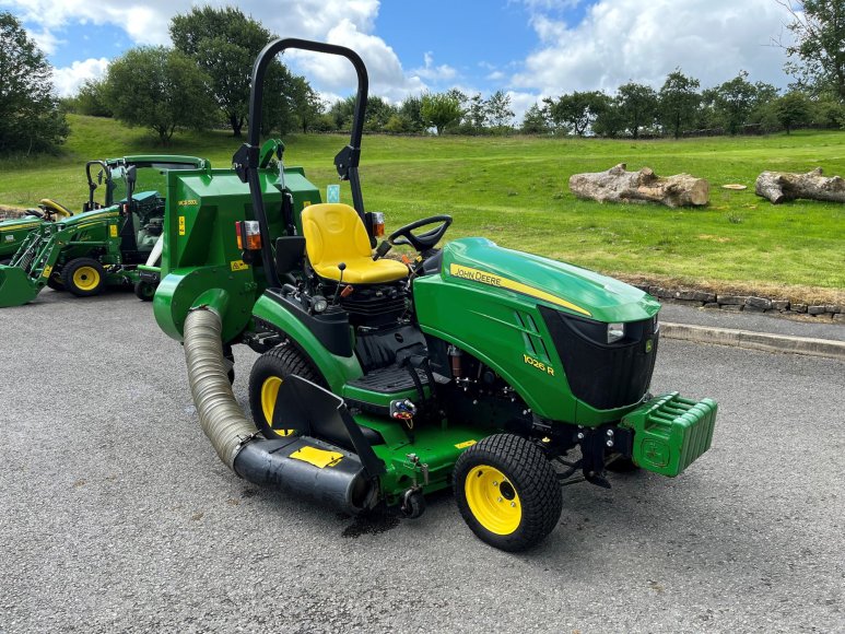 John Deere 1026R Compact Tractor 