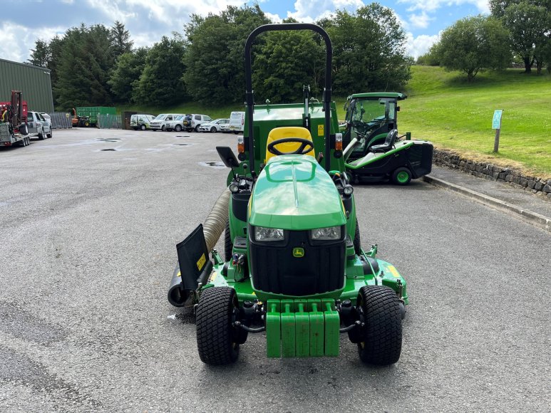 John Deere 1026R Compact Tractor 