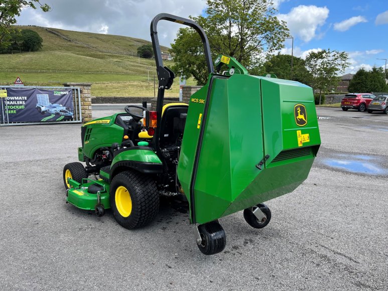 John Deere 1026R Compact Tractor 
