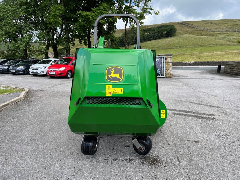 John Deere 1026R Compact Tractor 