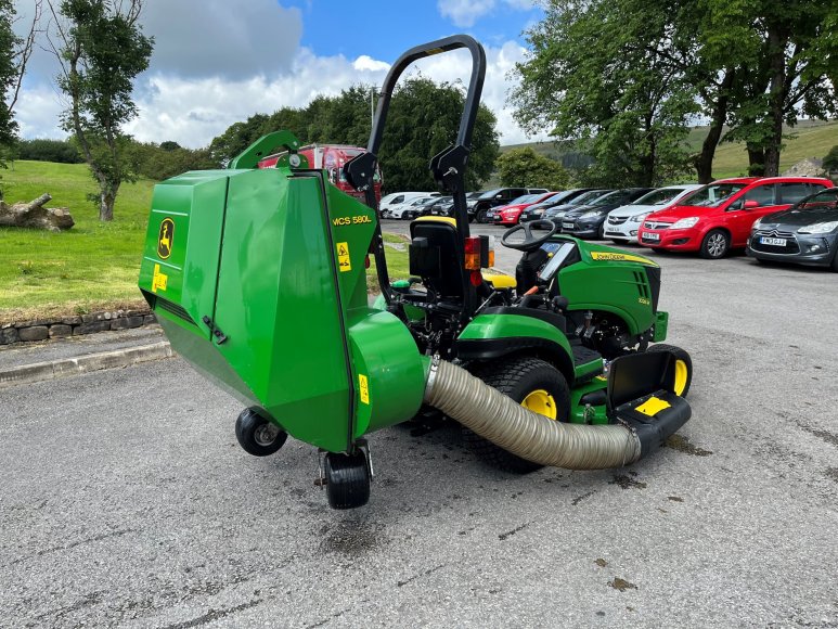 John Deere 1026R Compact Tractor 