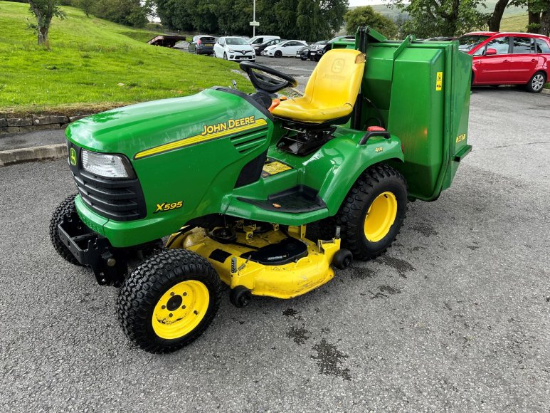 John Deere X595 Lawn Tractor 