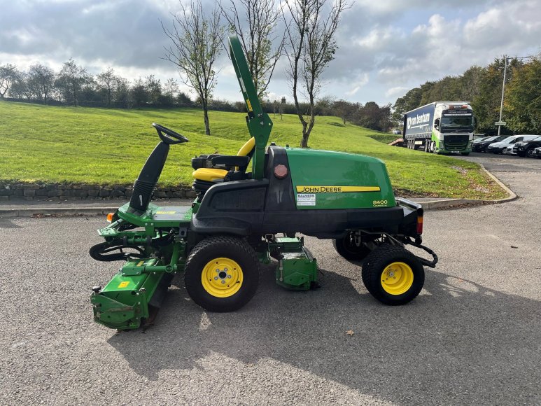 John Deere 8400 Triple Mower