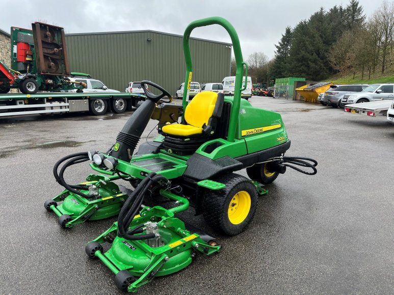 John Deere 7400A Surrounds Mower 