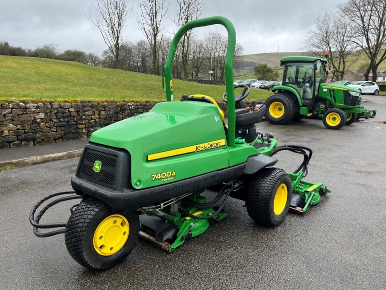 John Deere 7400A Surrounds Mower 