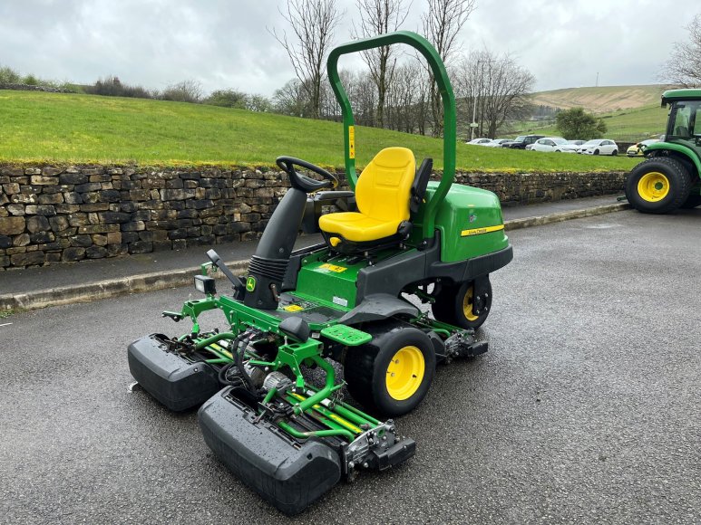 John Deere 2500E Greens Mower