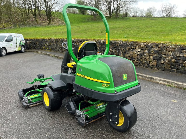 John Deere 2500E Greens Mower