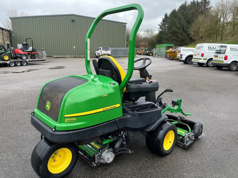 John Deere 2500E Greens Mower