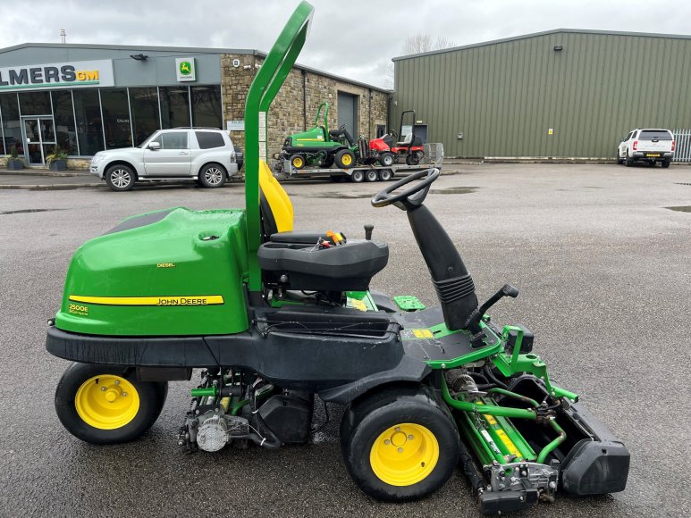 John Deere 2500E Greens Mower